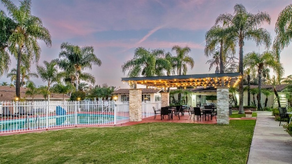 Fallbrook Country Inn image 1