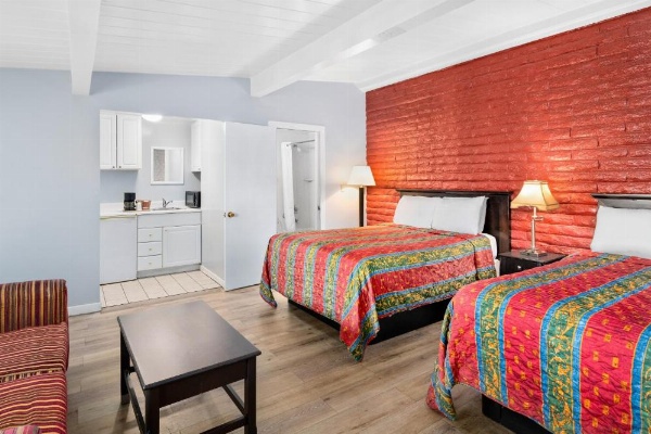 Fallbrook Country Inn image 14