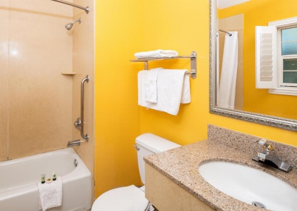 Fallbrook Country Inn image 15