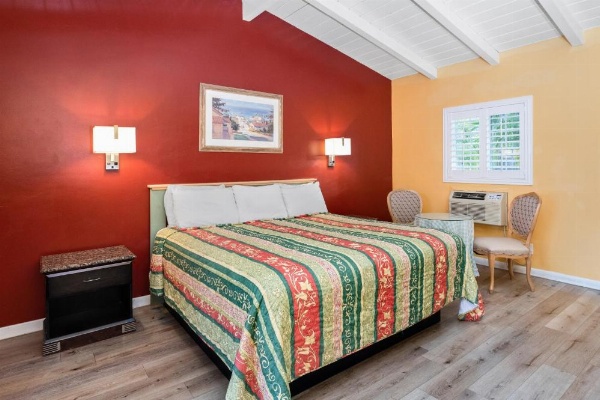 Fallbrook Country Inn image 20